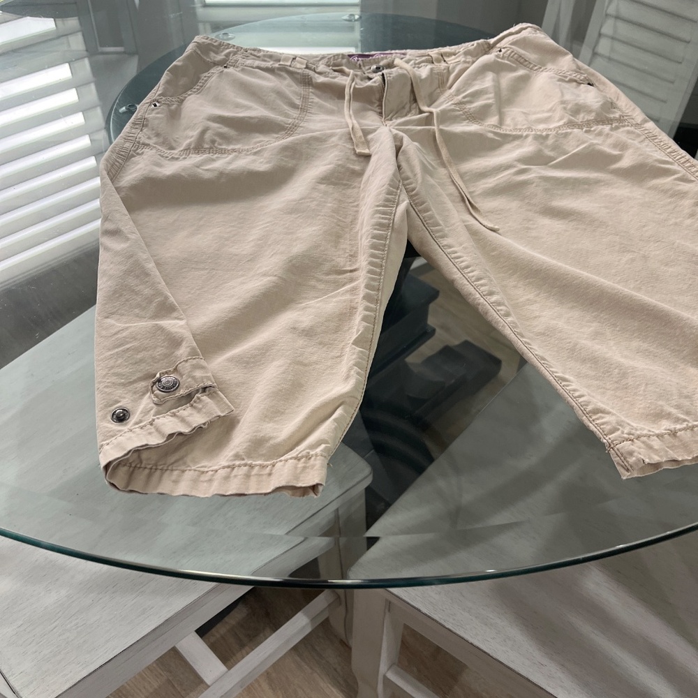 Capris - Picture 2 of 4